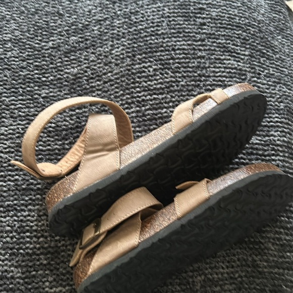 Sandals - Picture 9 of 9